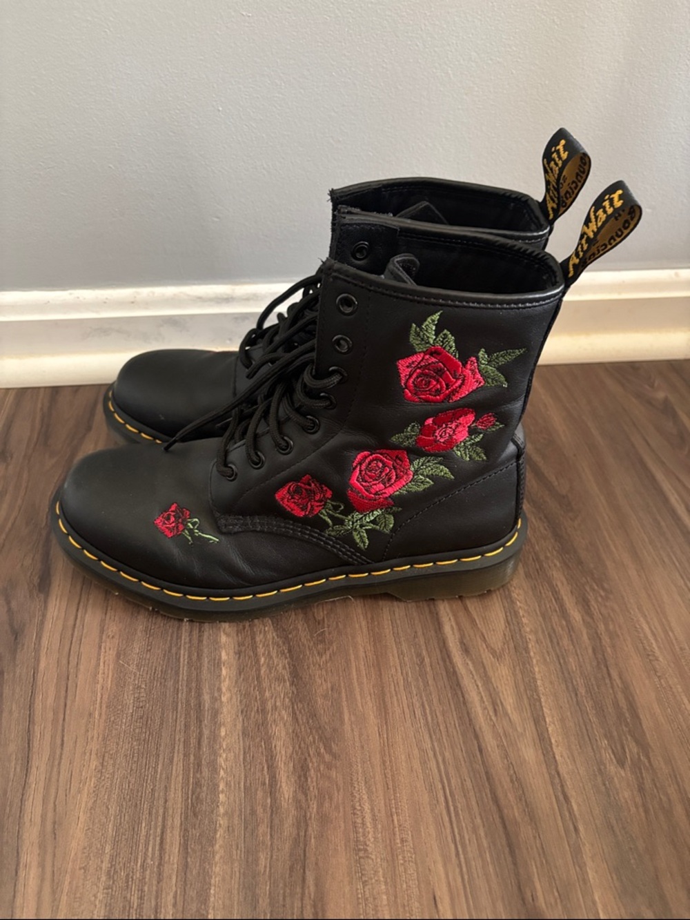 Dr. Martens 
1460 VONDA FLORAL LEATHER LACE UP BOOTS